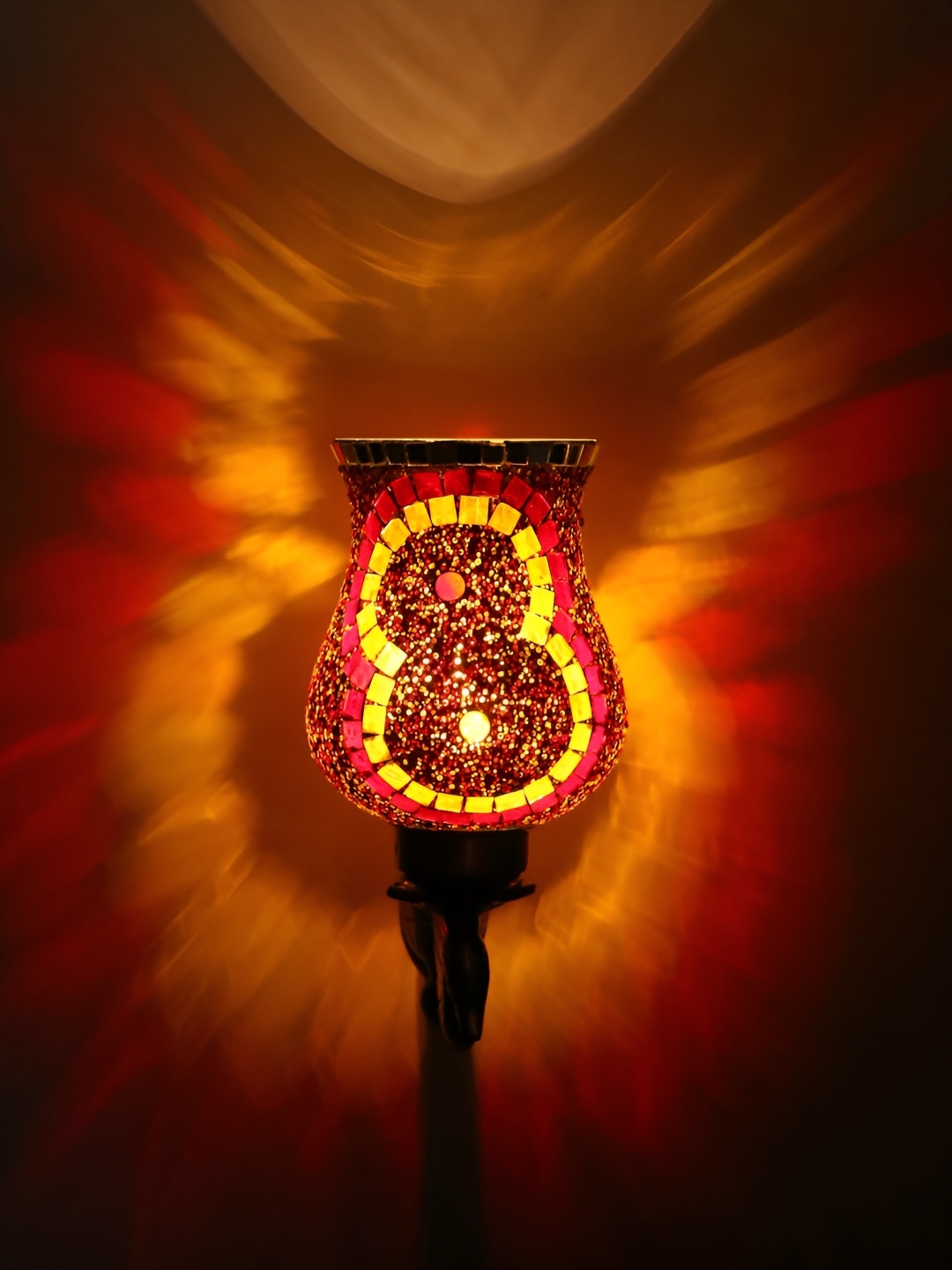 

Afast White & Red Textured Traditional Abstract Shaped Wooden Wall Lamp
