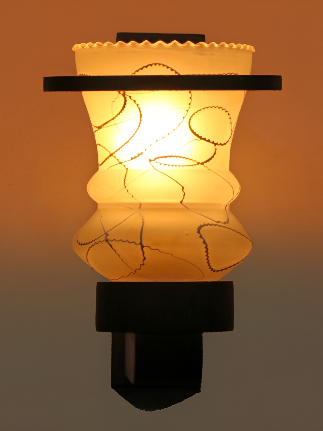 

Afast Grey & Black Printed Abstract Shaped Glass Wall Lamp