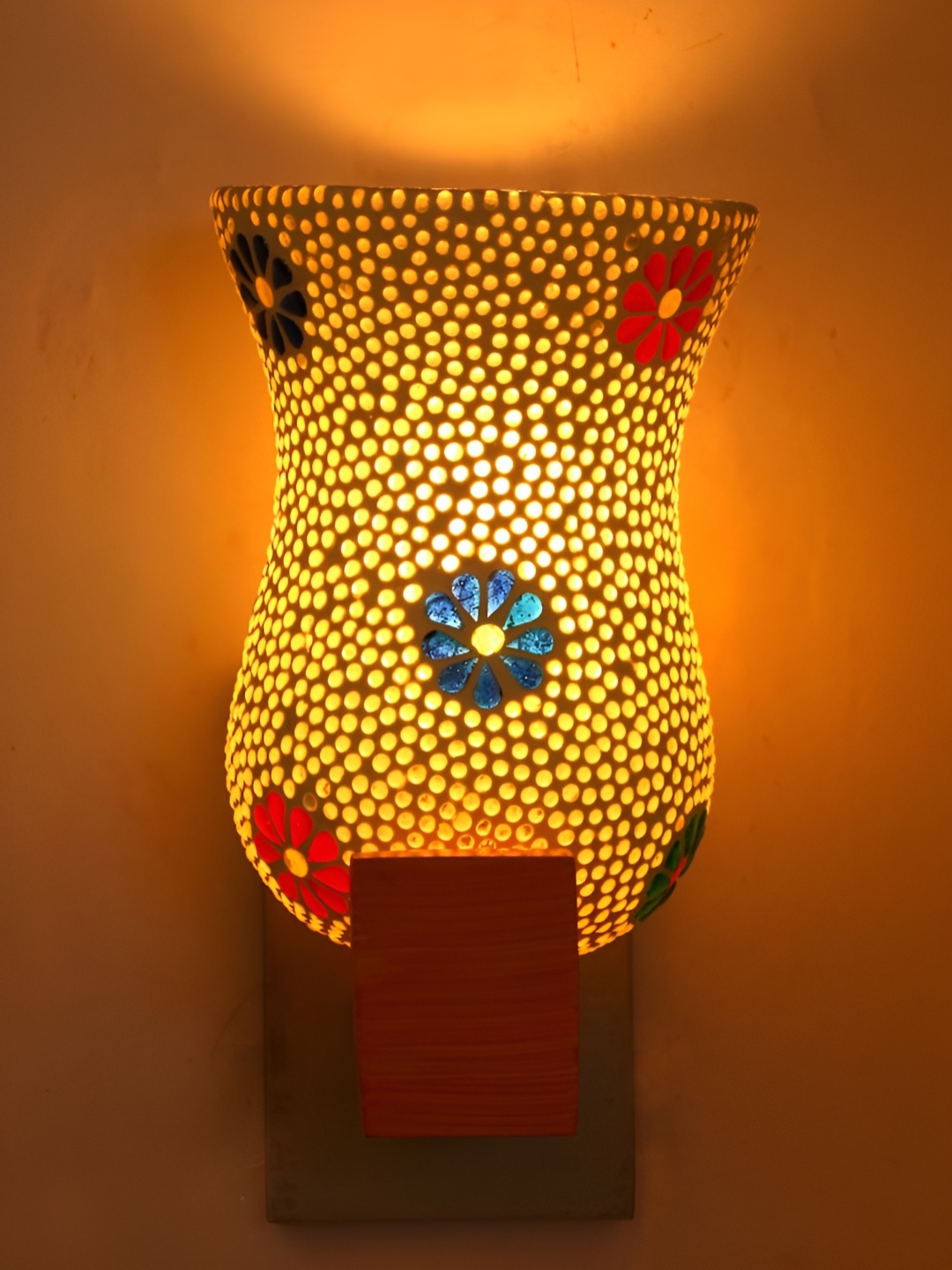 

Afast White & Red Abstract Glass Wall Lamp