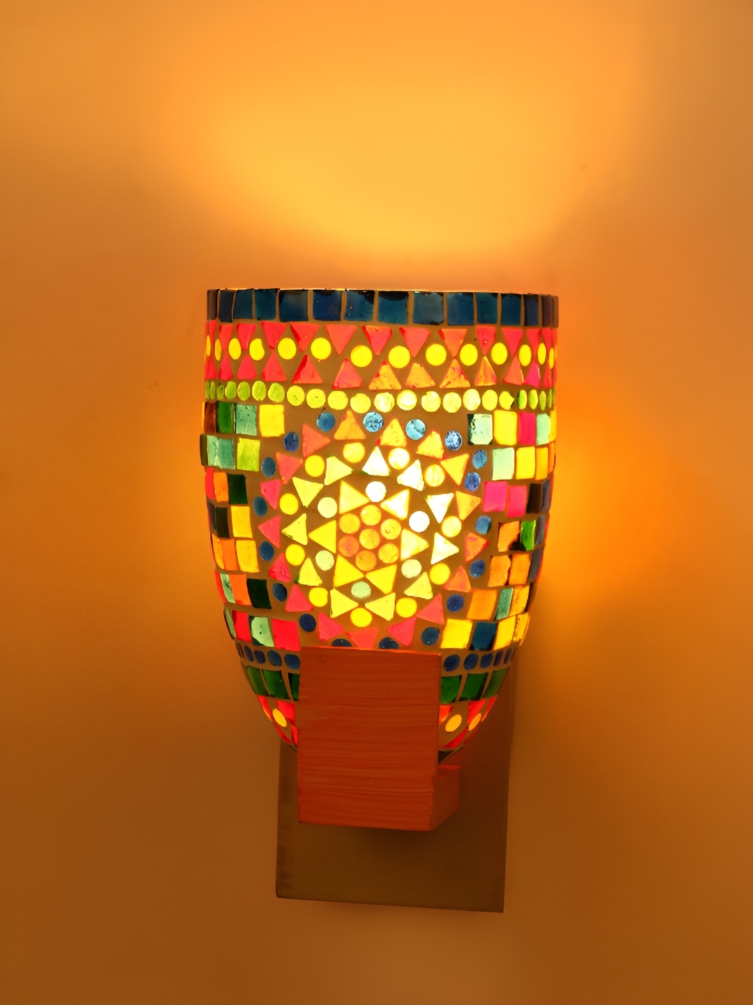 

Afast White & Red Abstract Glass Wall Lamp