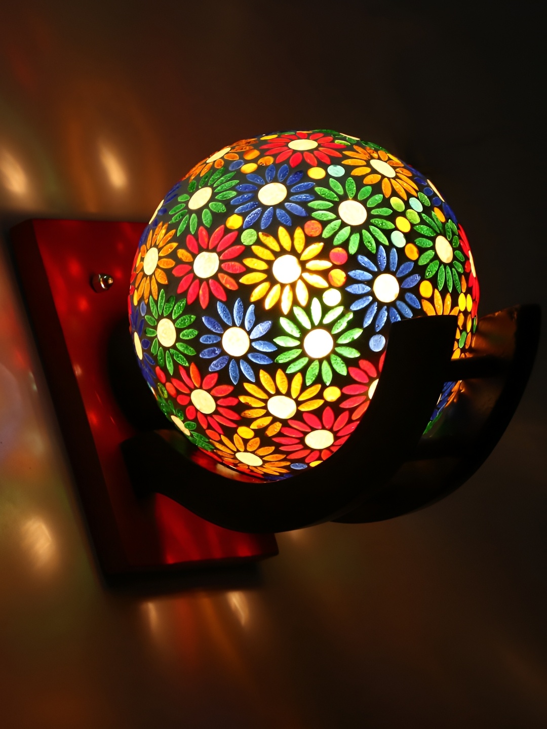 

Afast Red & Green Glass Wall Lamp