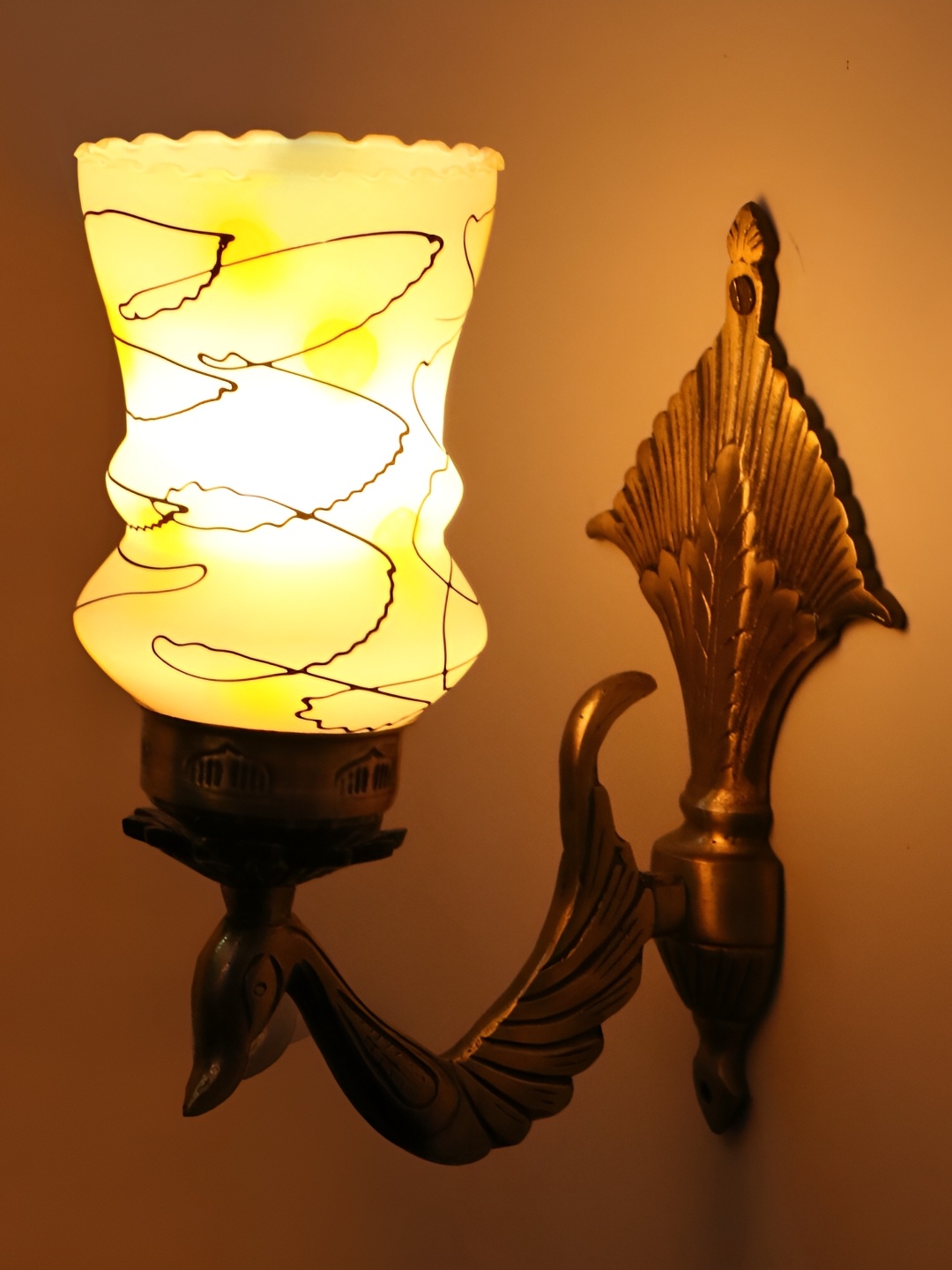 

Afast White Abstract Glass Wall Lamp