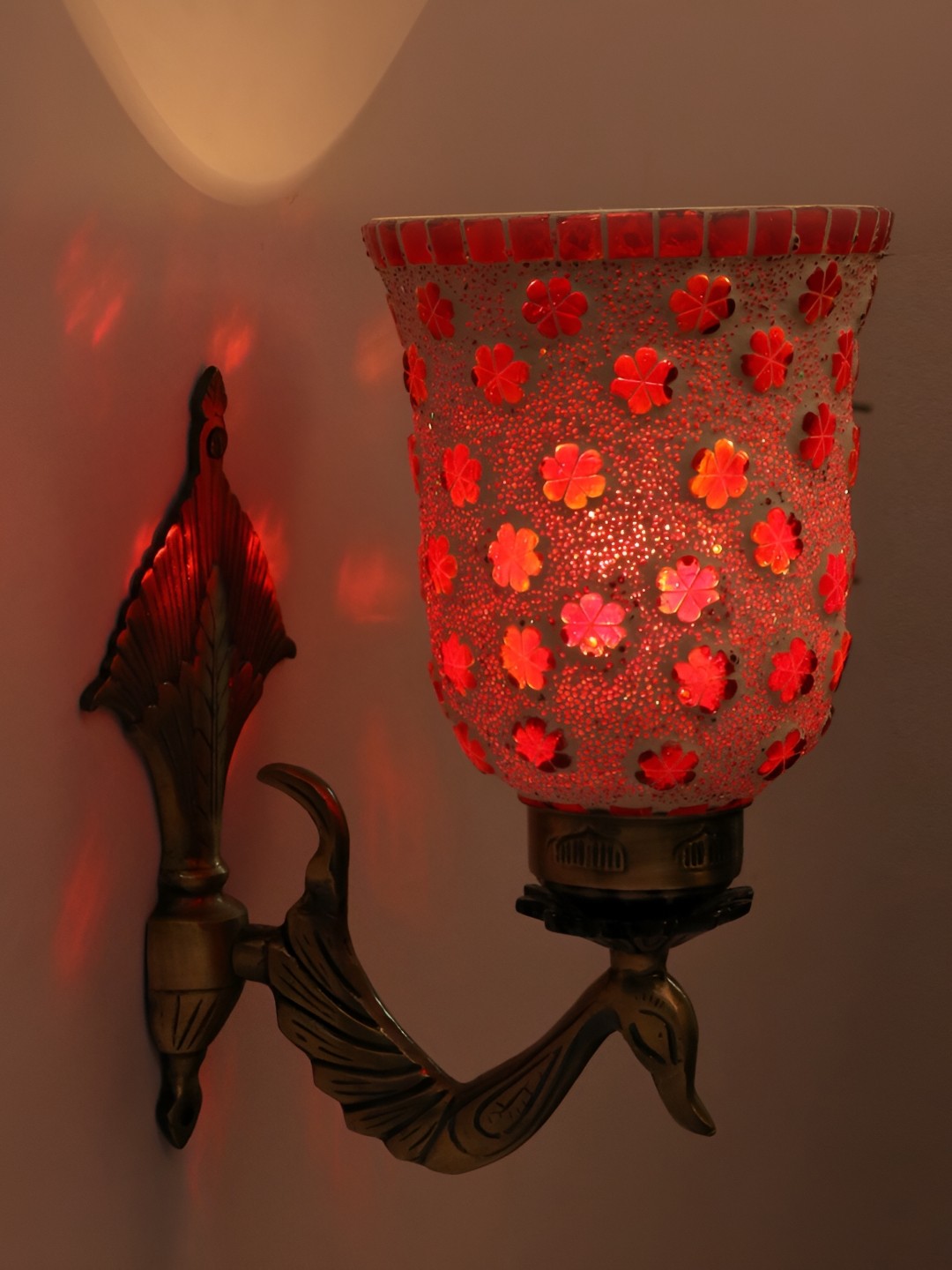 

Afast White & Red Textured Abstract Shaped Glass Wall Lamp