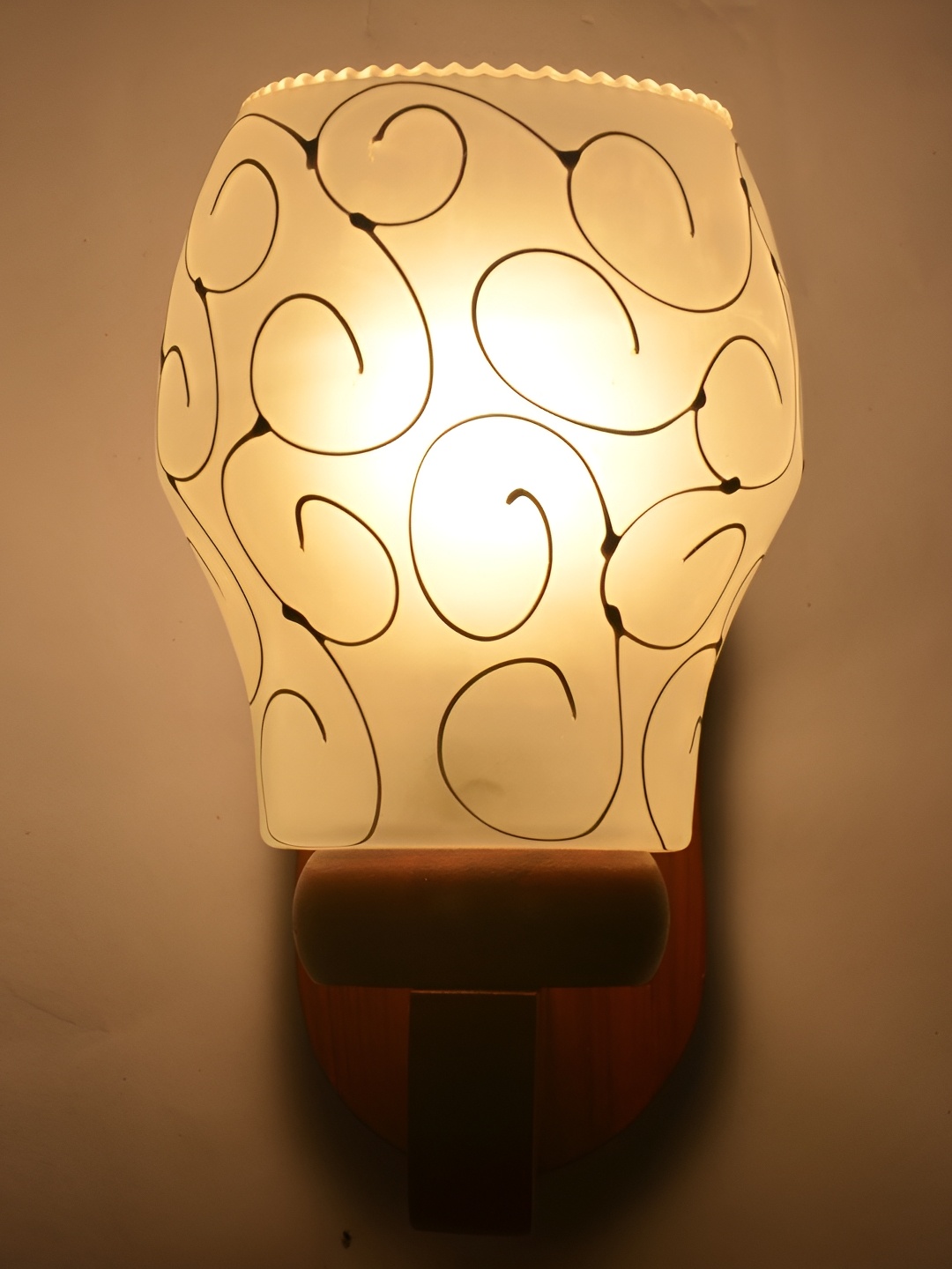 

Afast White Abstract Glass Wall Lamp