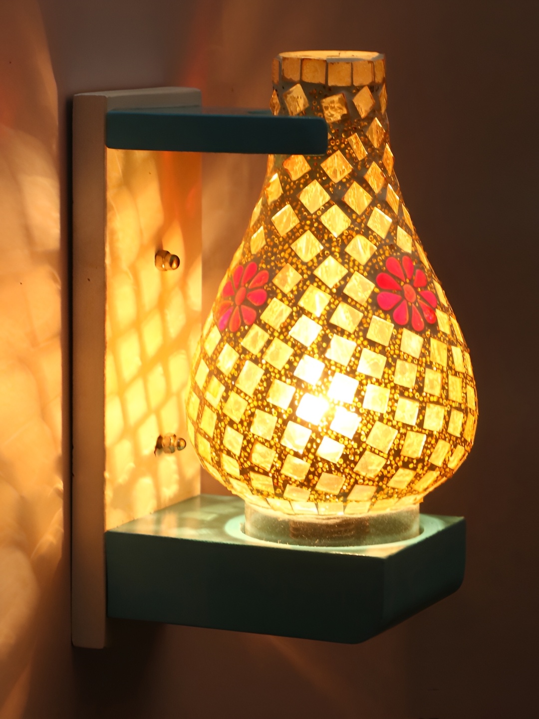 

Afast White & Red Abstract Glass Wall Lamp