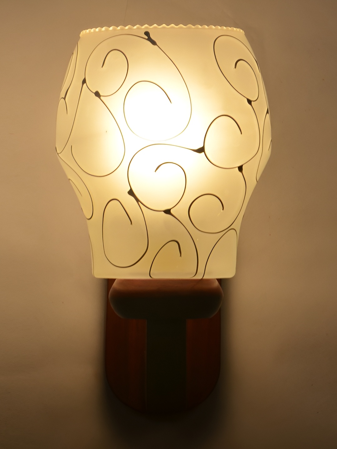 

Afast Grey & Brown Printed Abstract Shaped Glass Wall Lamp