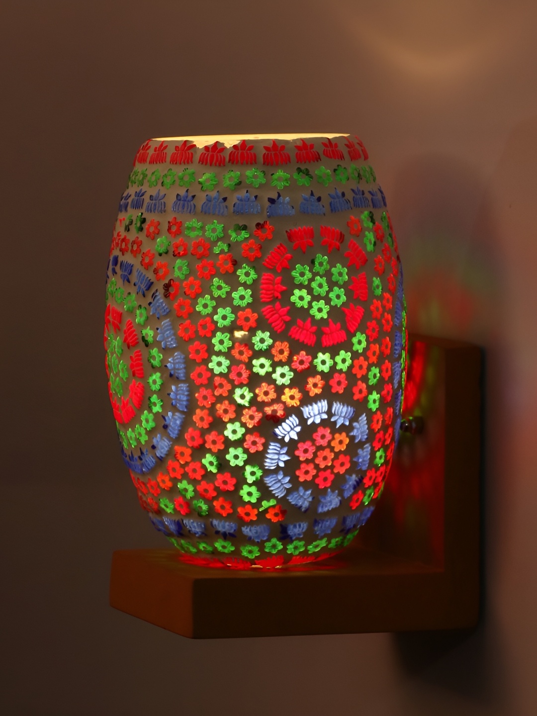 

Afast Red & Green Abstract Glass Wall Lamp