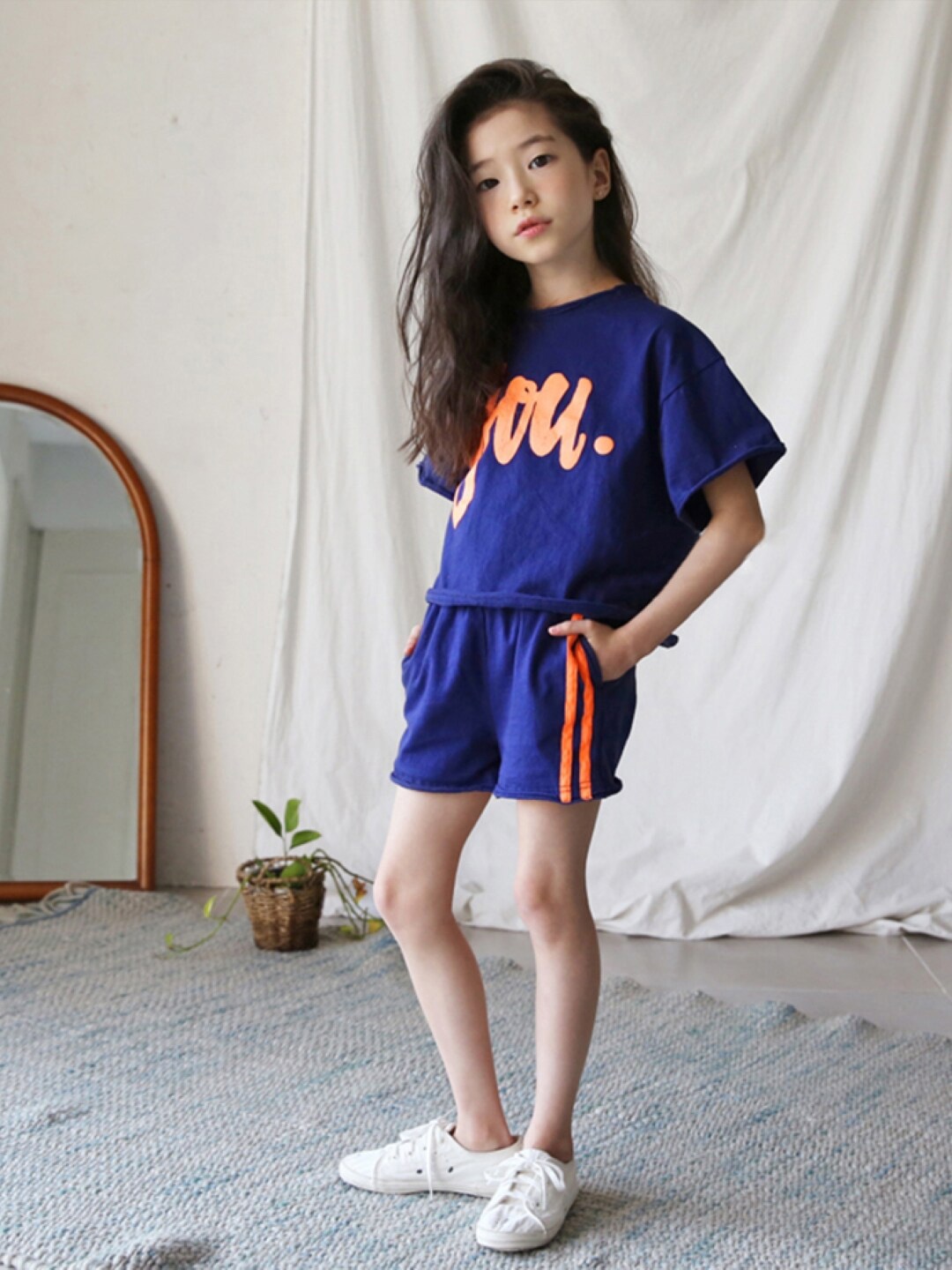 

StyleCast Girls Navy Blue & Orange Printed T-shirt With Shorts