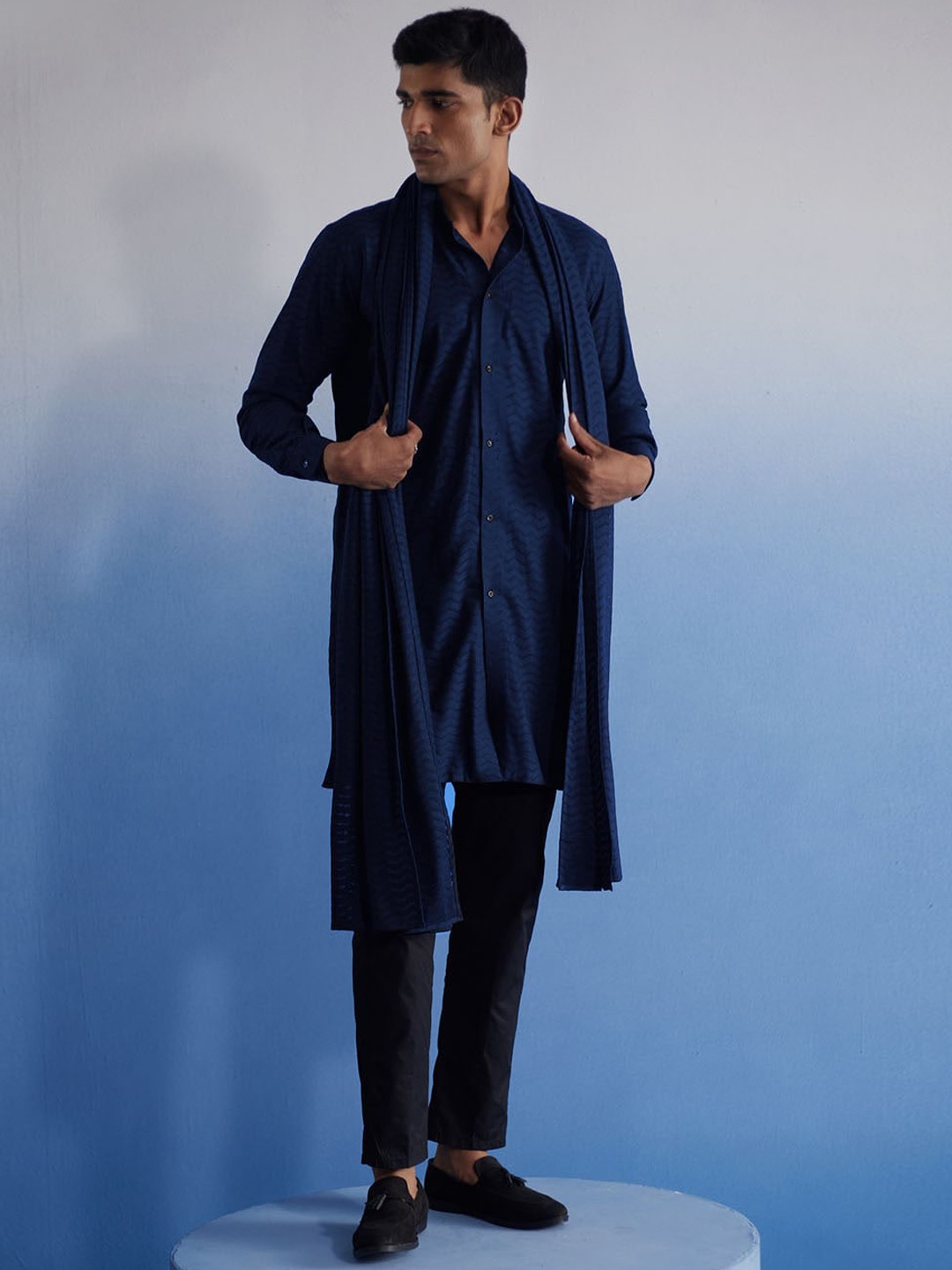 

VASTRAMAY Men Net Self Embroidery Kurta With Pyjama & Dupatta Set, Navy blue