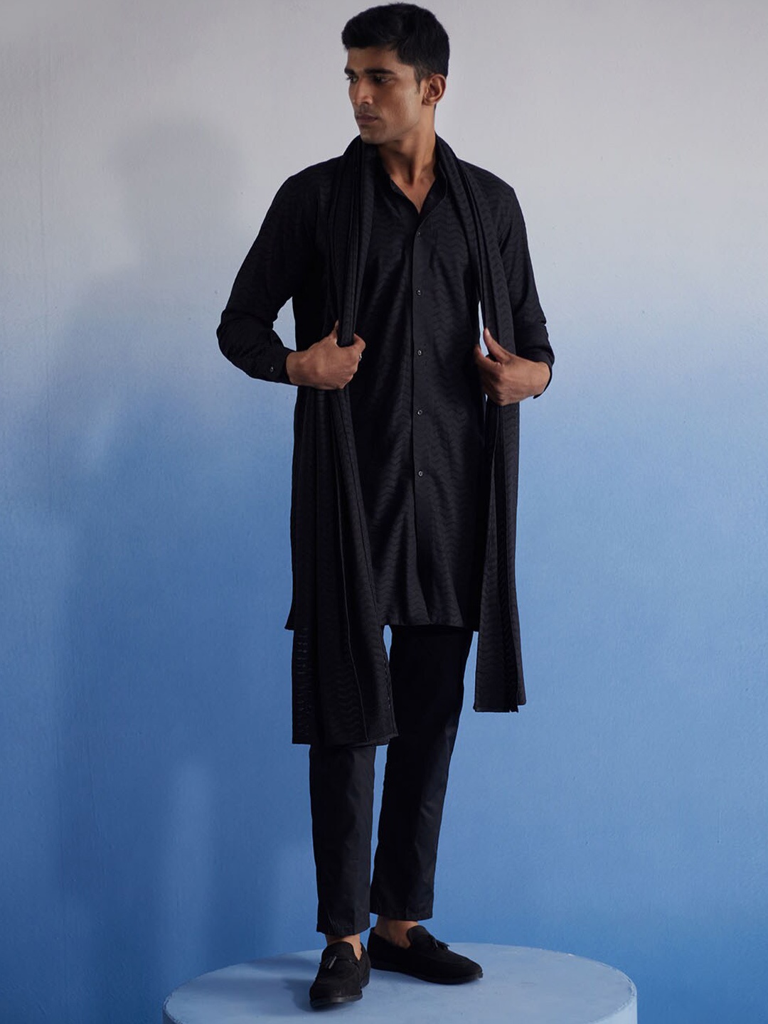

VASTRAMAY Men Net Self Embroidery Kurta With Pyjama & Dupatta Set, Black