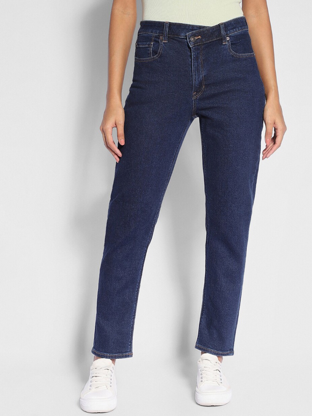 

AMERICAN EAGLE OUTFITTERS Women Mom Fit Mid Rise Clean Look Stretchable Jeans, Blue