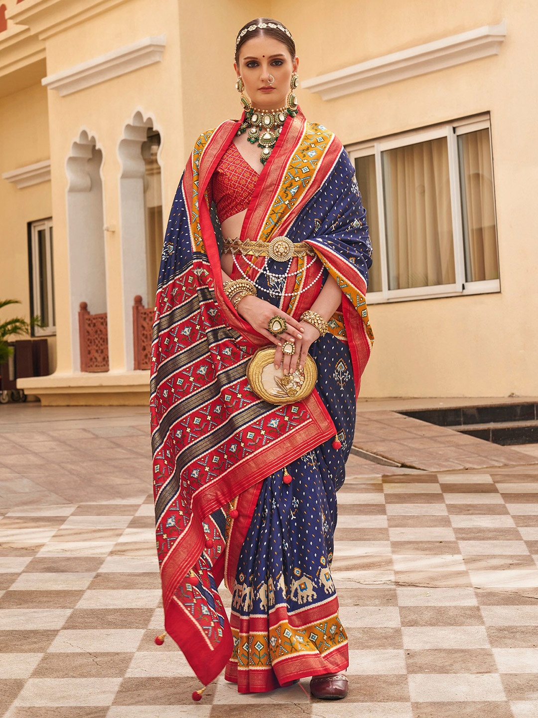 

elora Woven Design Ethnic Motifs Silk Blend Designer Patola Saree, Purple