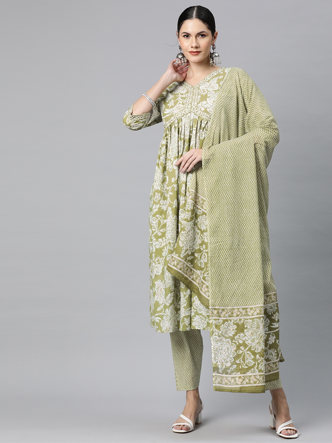 

Readiprint Fashions Floral Printed Empire Sequinned Pure Cotton Kurta Set, Green