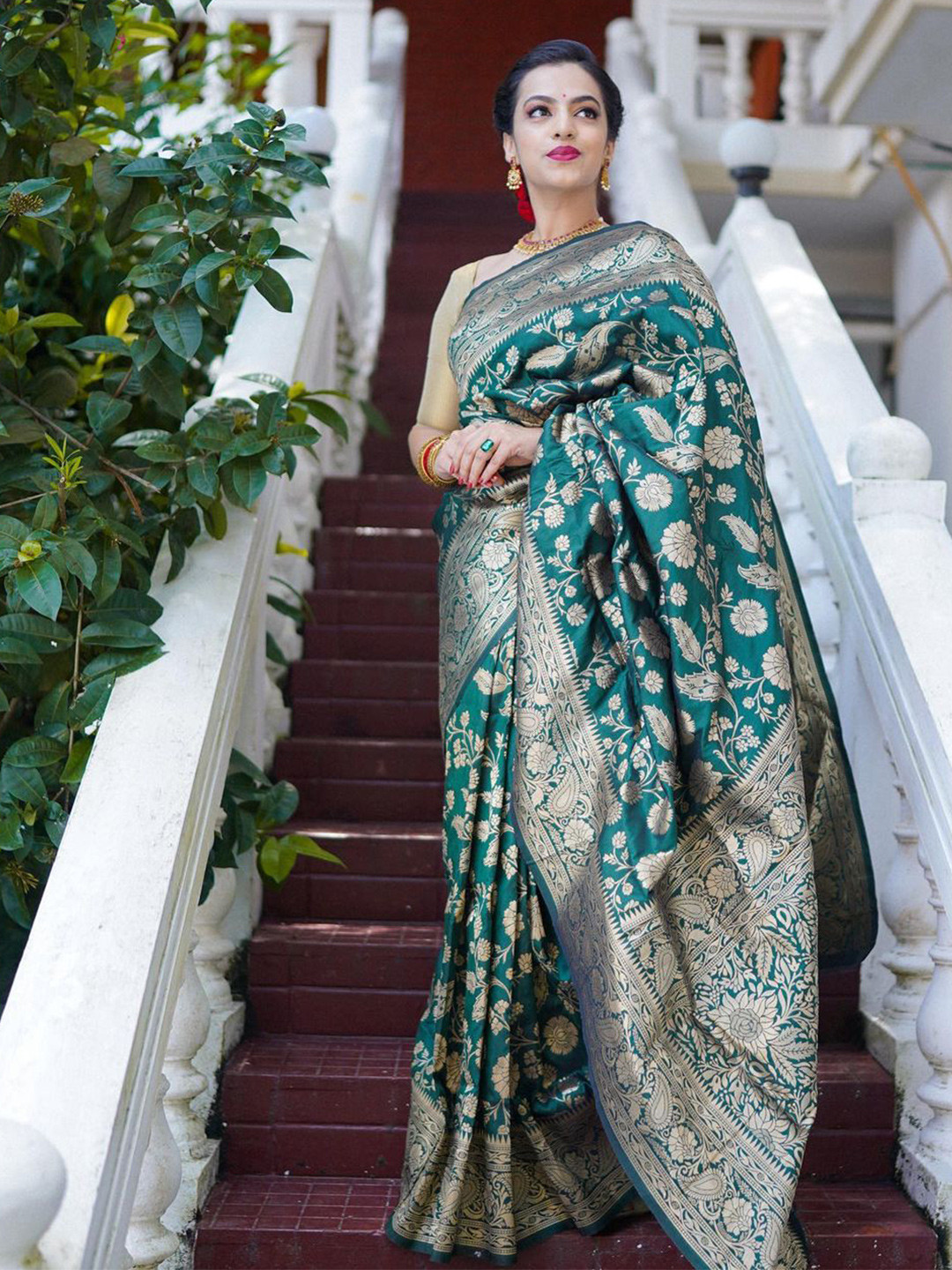 

Visit Wear Ethnic Motifs Woven Design Zari Kanjeevaram Saree, Green