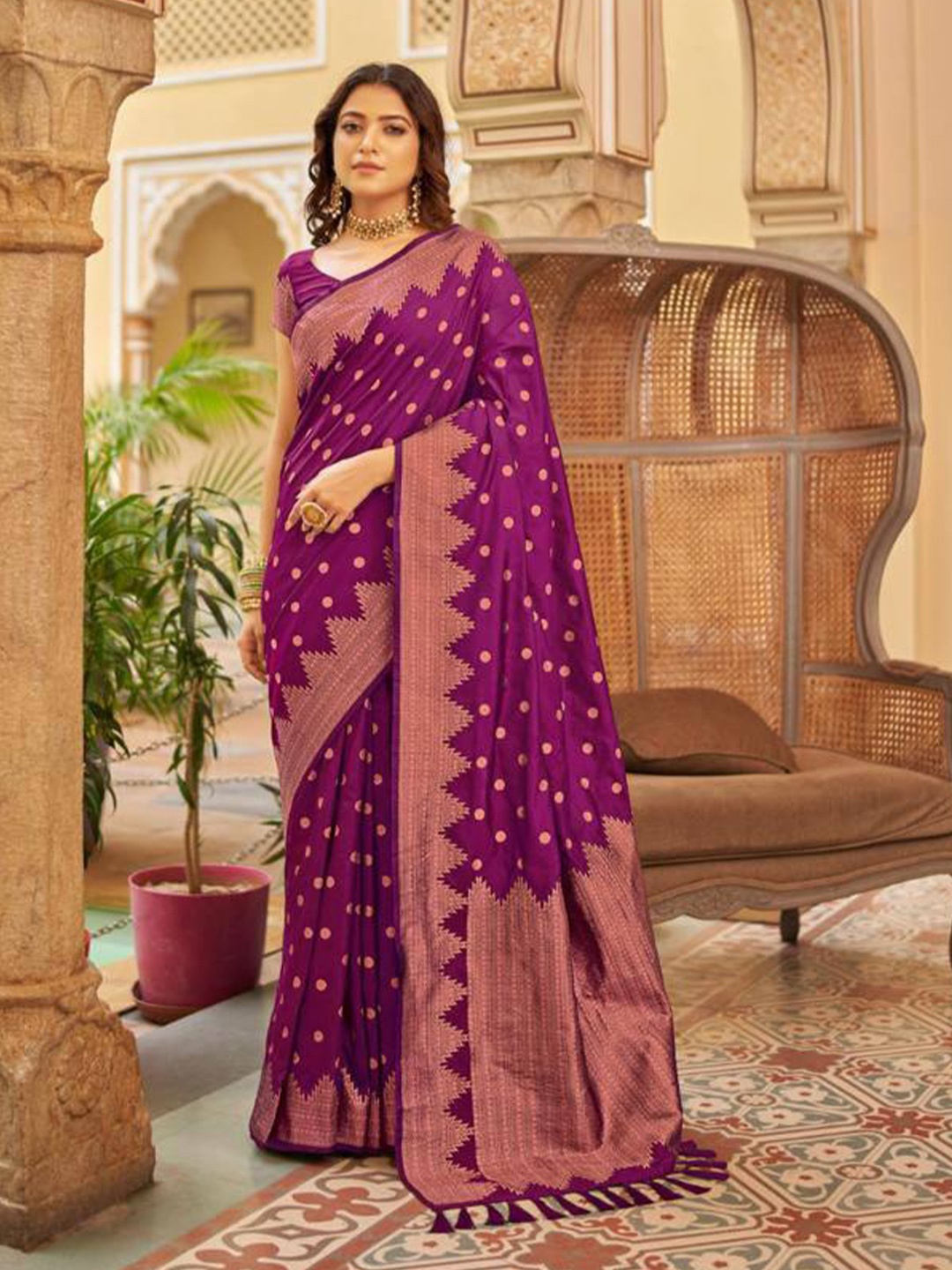 

Visit Wear Woven Design Art Silk Zari Banarasi Saree, Magenta