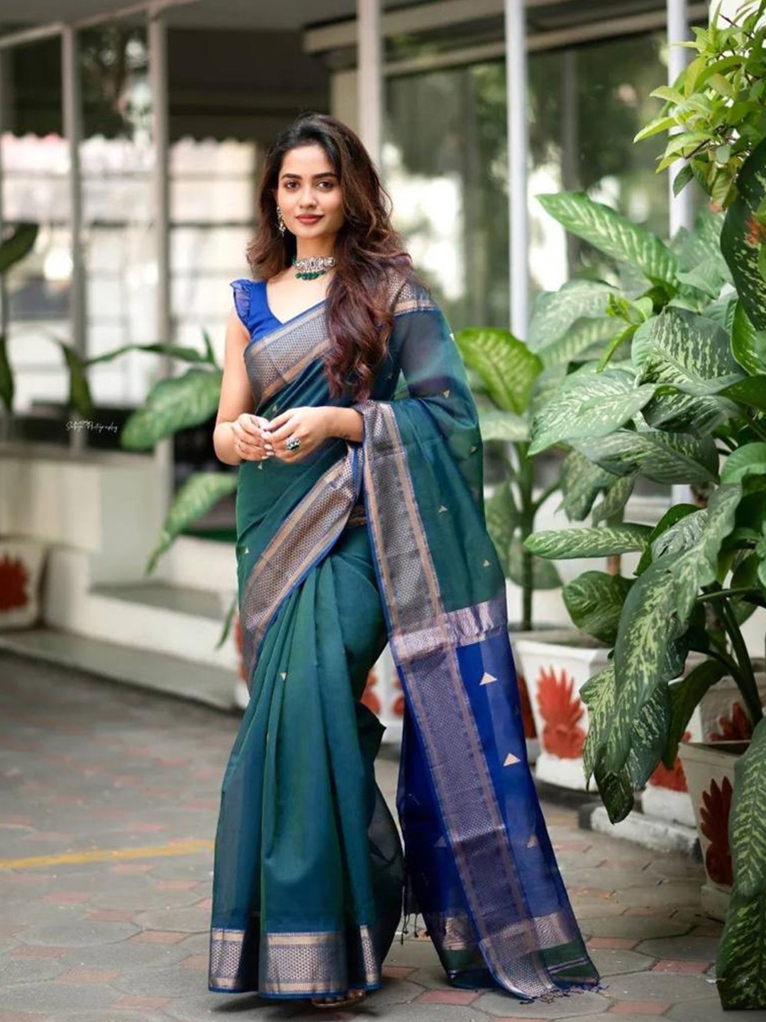

Visit Wear Geometric Woven Design Zari Art Silk Kanjeevaram Saree, Blue