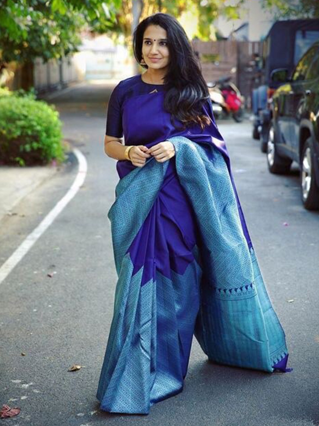

Visit Wear Geometric Woven Design Zari Art Silk Kanjeevaram Saree, Blue