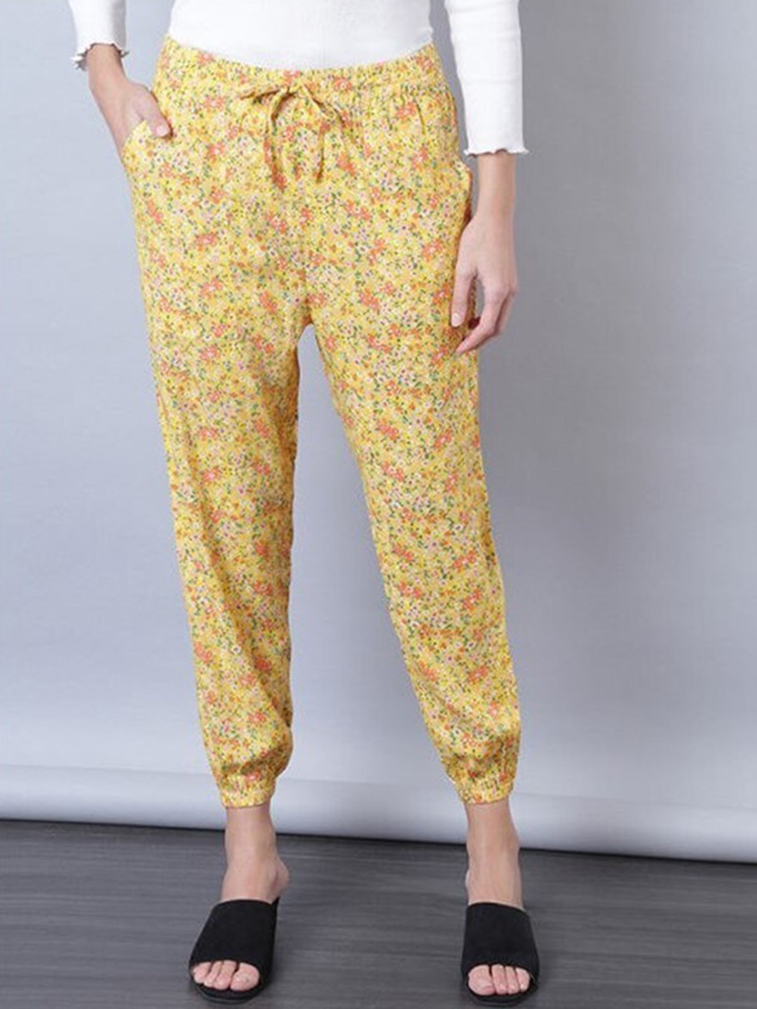 

Aila Women Floral Printed High Rise Joggers, Yellow