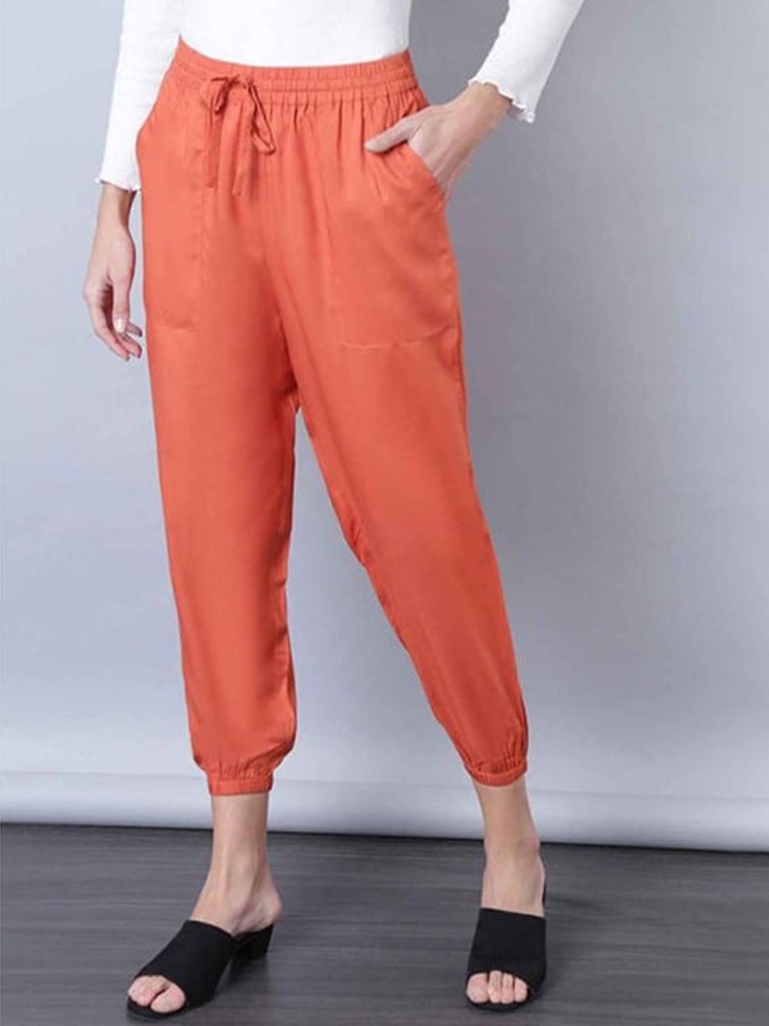

Aila Women High Rise Joggers, Peach