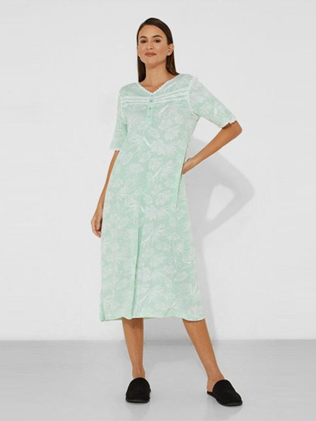 

Aila Floral Printed Nightdress, Green