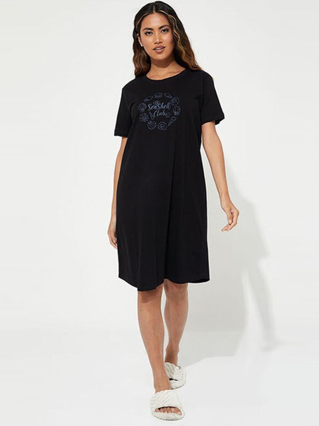 

Aila Typography Printed Nightdress, Black