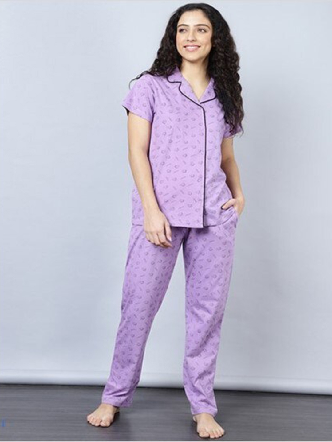 

Aila Graphic Printed Lapel Collar Night suit, Purple
