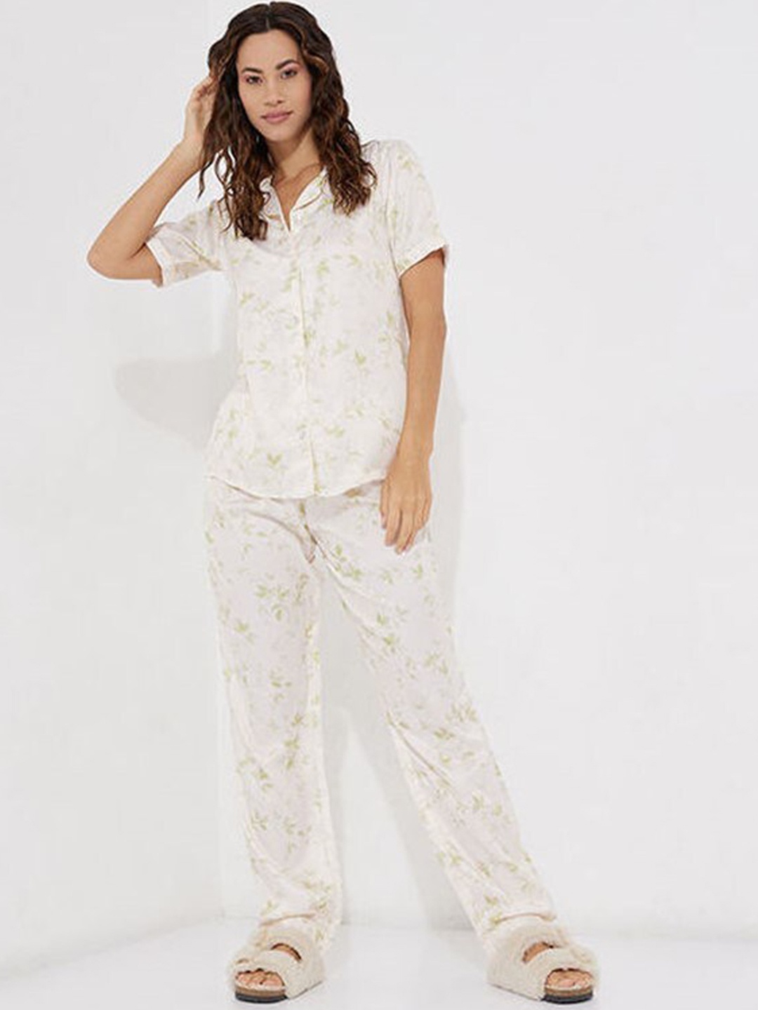 

Aila Floral Printed Night suit, Off white