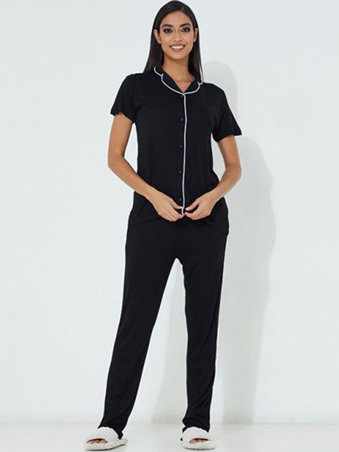 

Aila Lapel Collar Night suit, Black