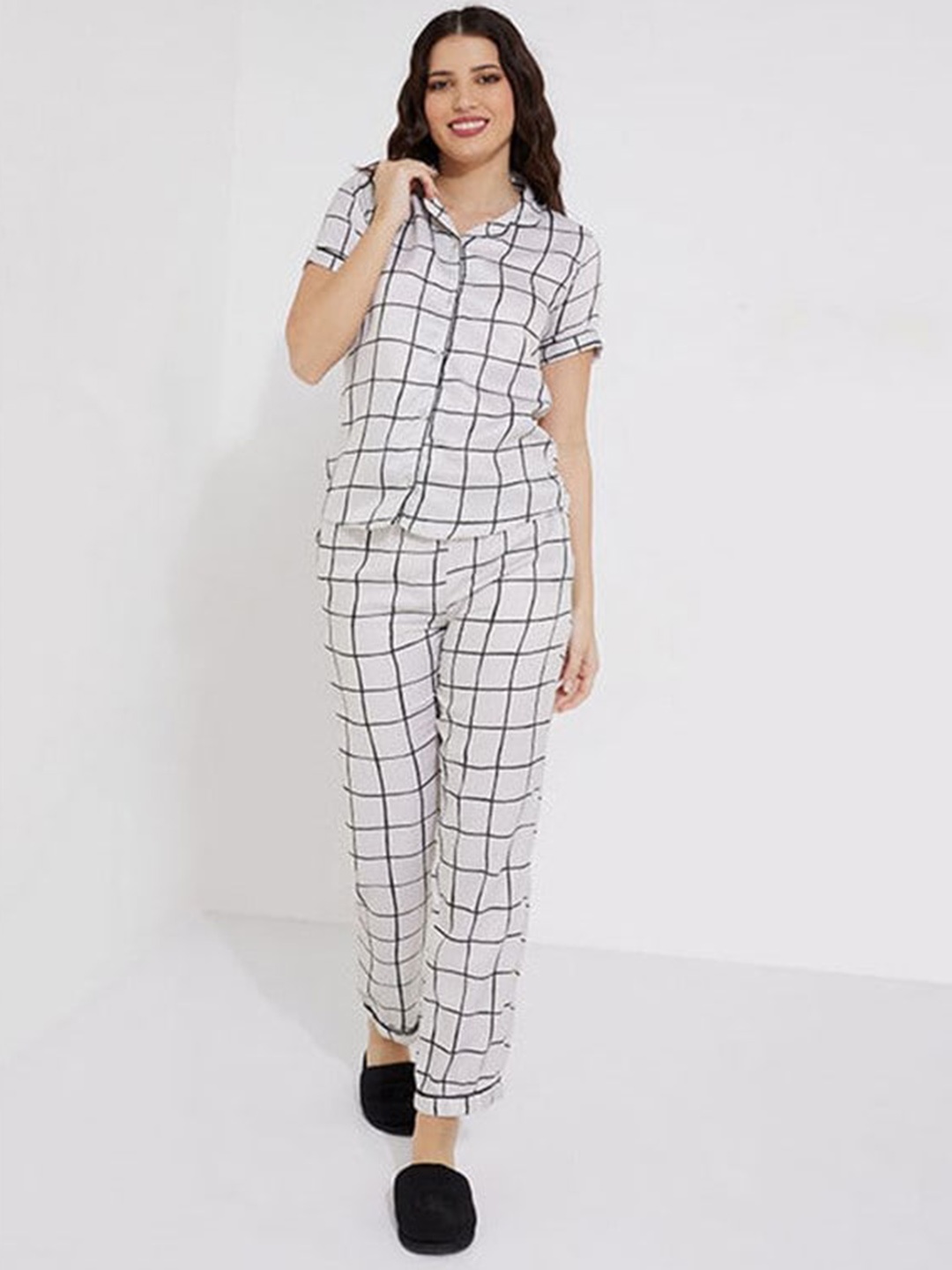 

Aila Checked Lapel Collar Night suit, Off white