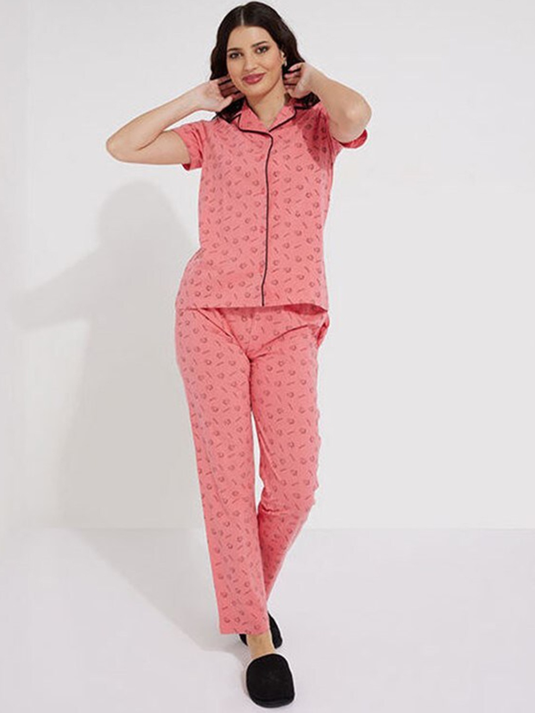 

Aila Graphic Printed Night suit, Peach