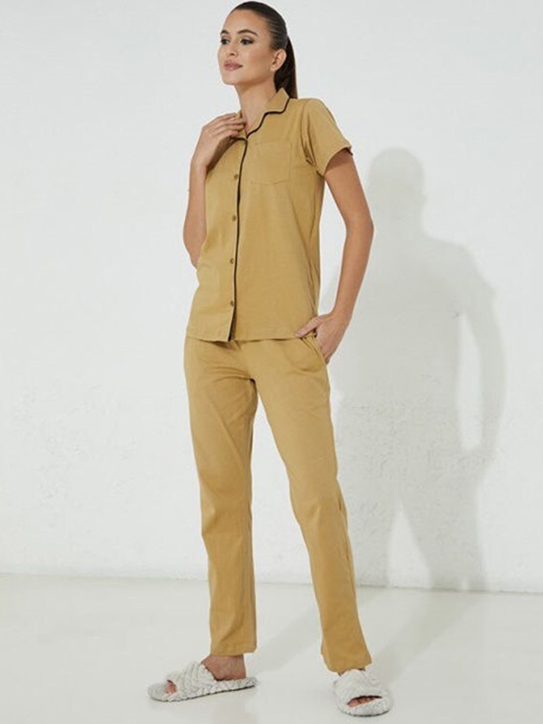 

Aila Lapel Collar Short Sleeves Night suit, Brown