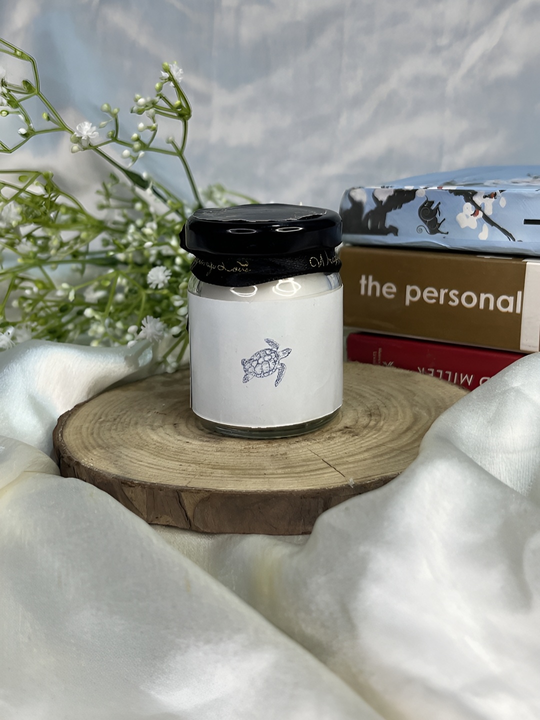 

Wrapped up Love White Scented Jar Candle
