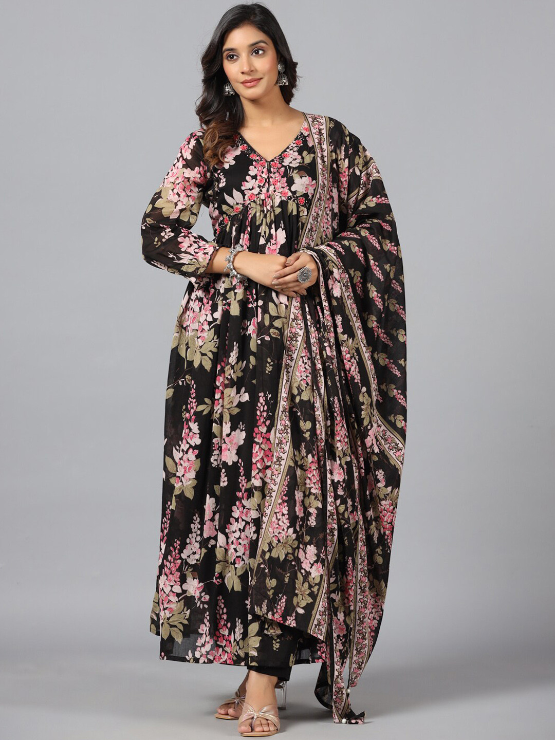 

Amchoor Floral Printed Empire Thread Work Kurta With Trousers & Dupatta, Black