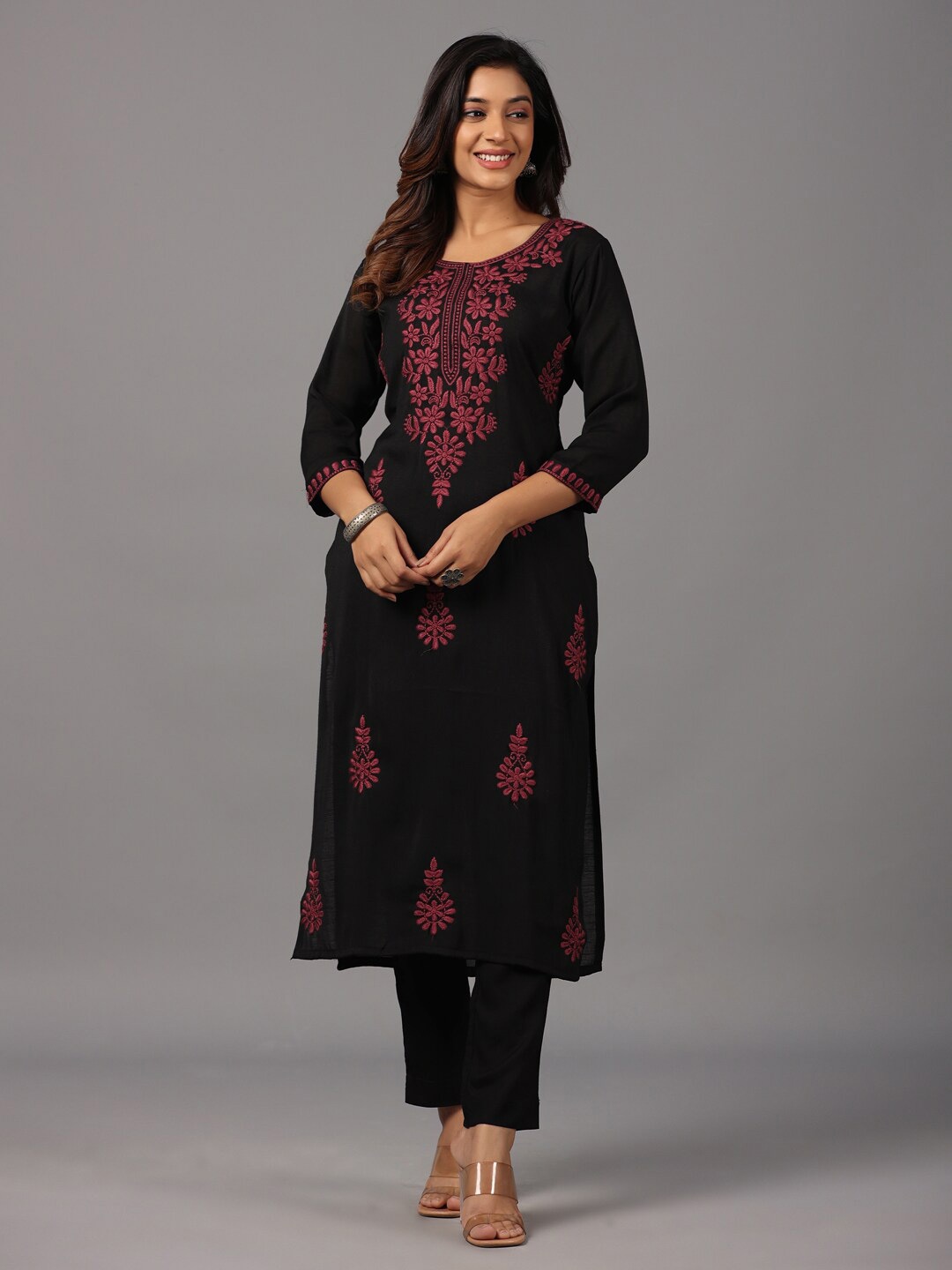 

Amchoor Floral Embroidered Round Neck Thread Work Straight Kurta, Black