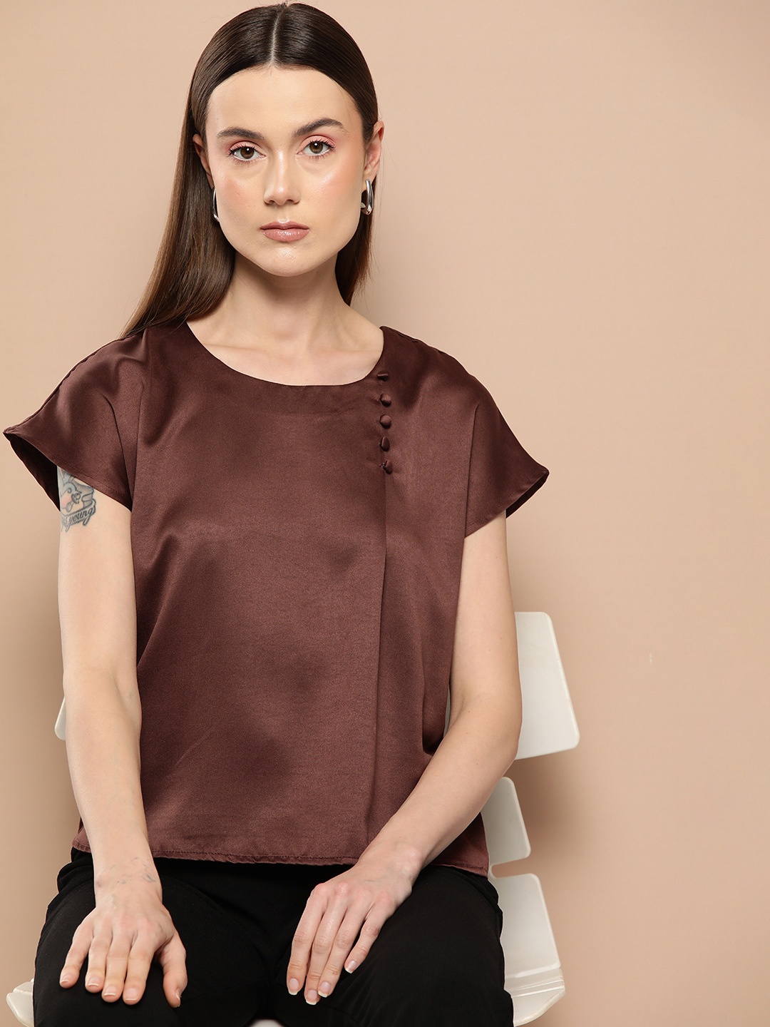 

Chemistry Extended Sleeves Satin-Finish Top, Brown