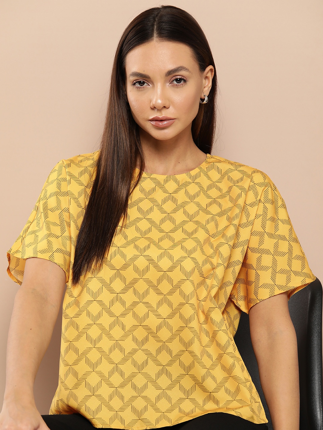 

Chemistry Geometric Print Extended Sleeves Top, Mustard