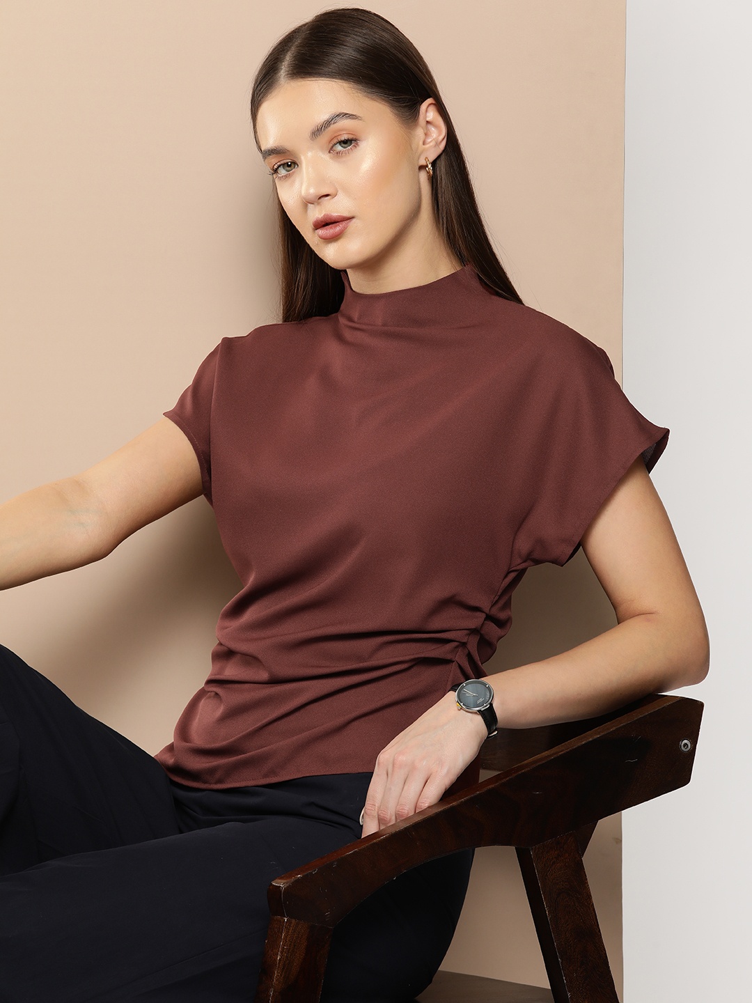 

Chemistry Extended Sleeves Ruched Detail Top, Brown