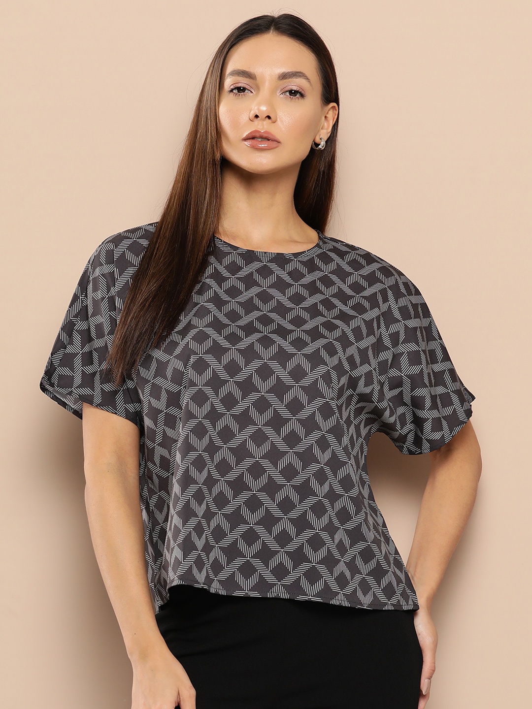 

Chemistry Geometric Print Extended Sleeves Top, Black