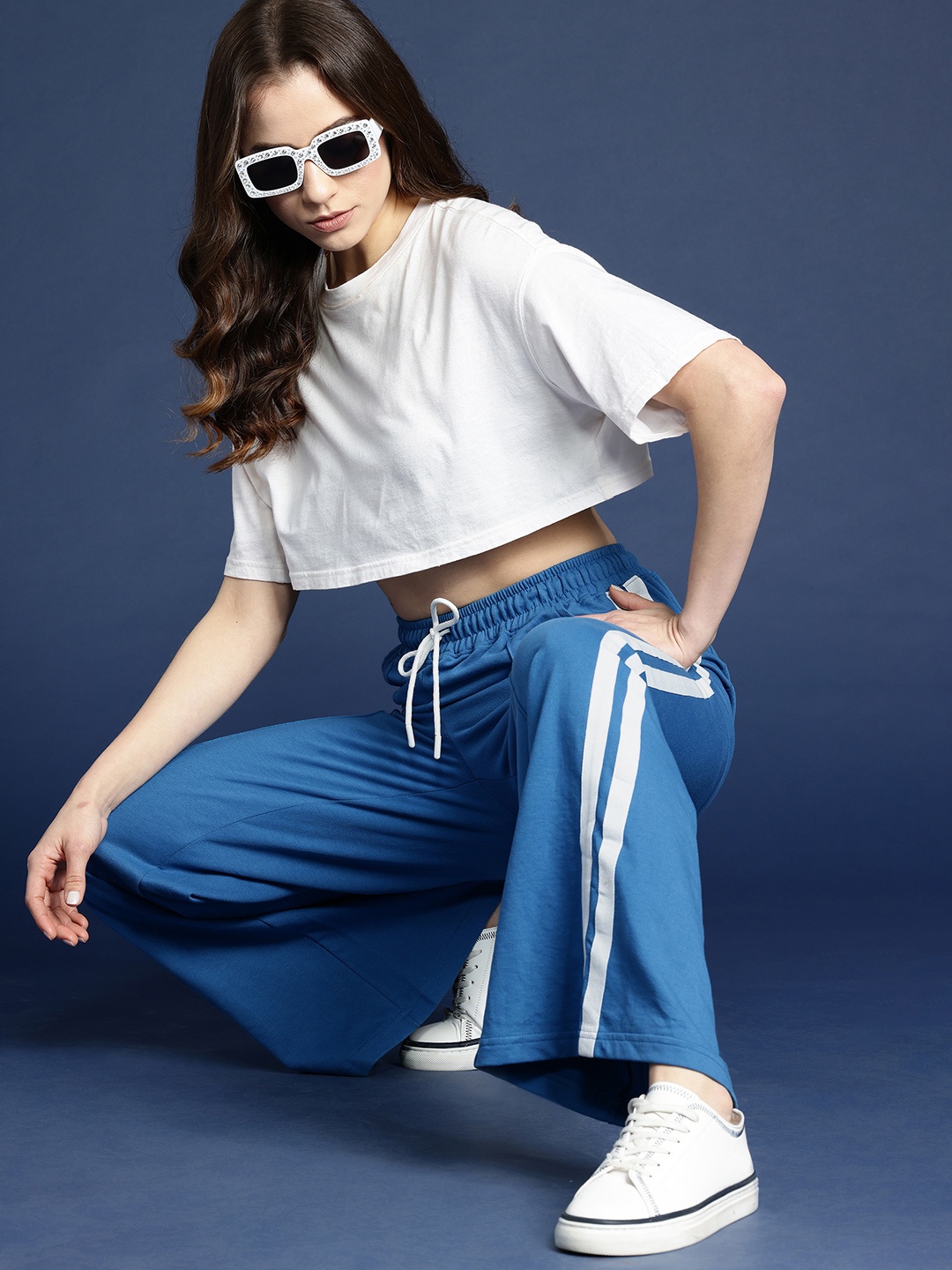 

Mast & Harbour Women Wide Leg Mid Rise Trackpants, Blue