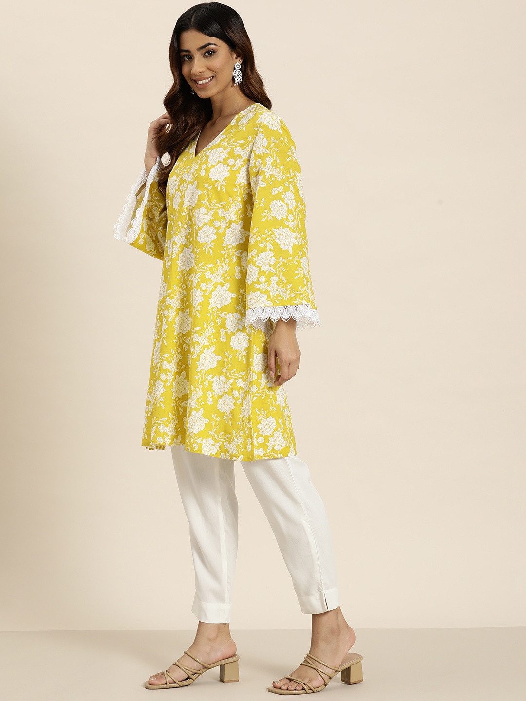 

HERE&NOW Women Floral Printed A-line Kurta with Trousers, Yellow