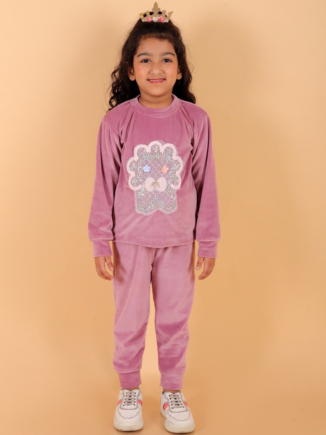 

Stuffie Land Girls Round Neck Long Sleeves Applique Night suit, Pink