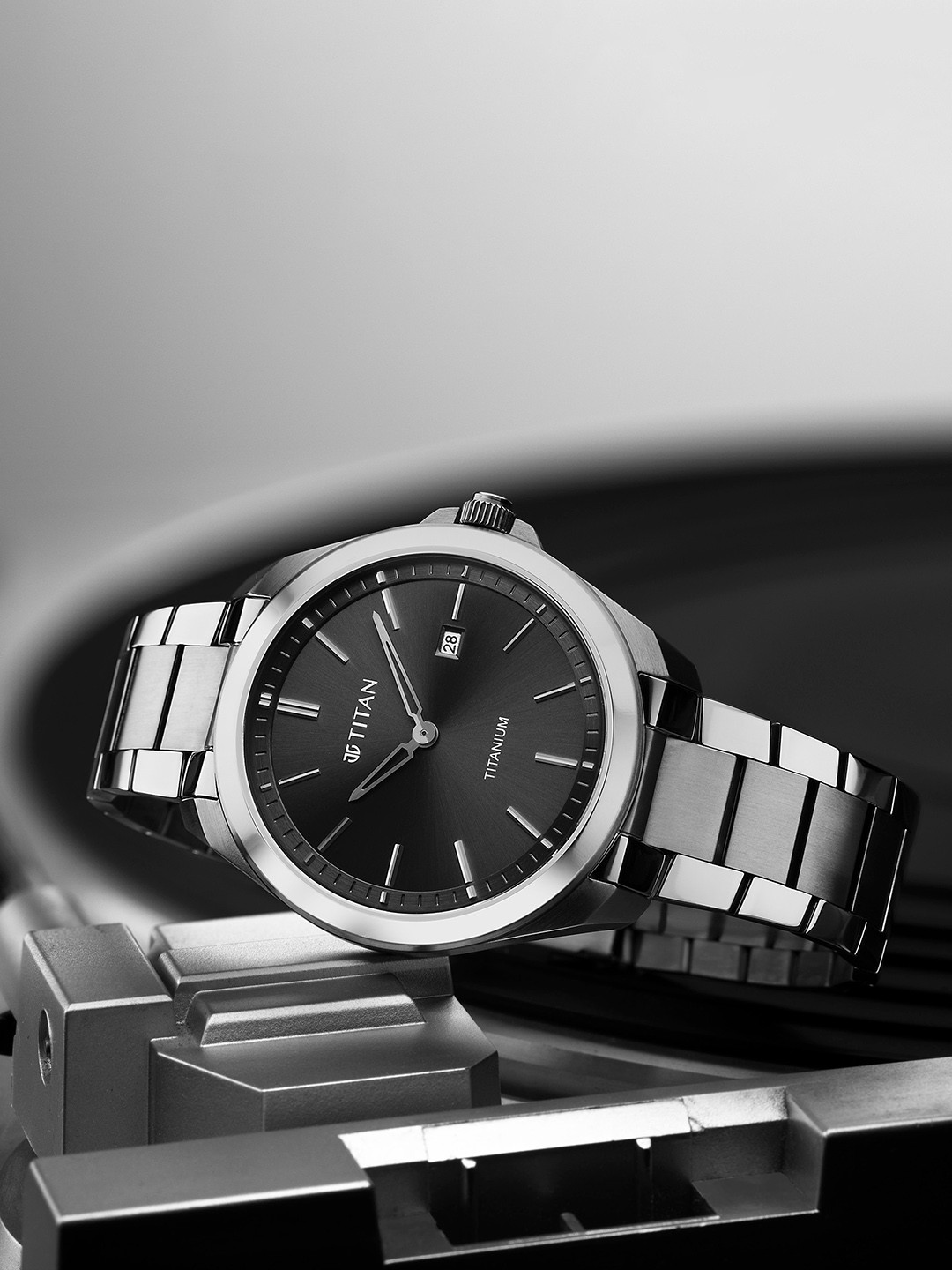 

Titan Men Brass Dial & Stainless Steel Straps Analogue Watch 90177TM03, Black