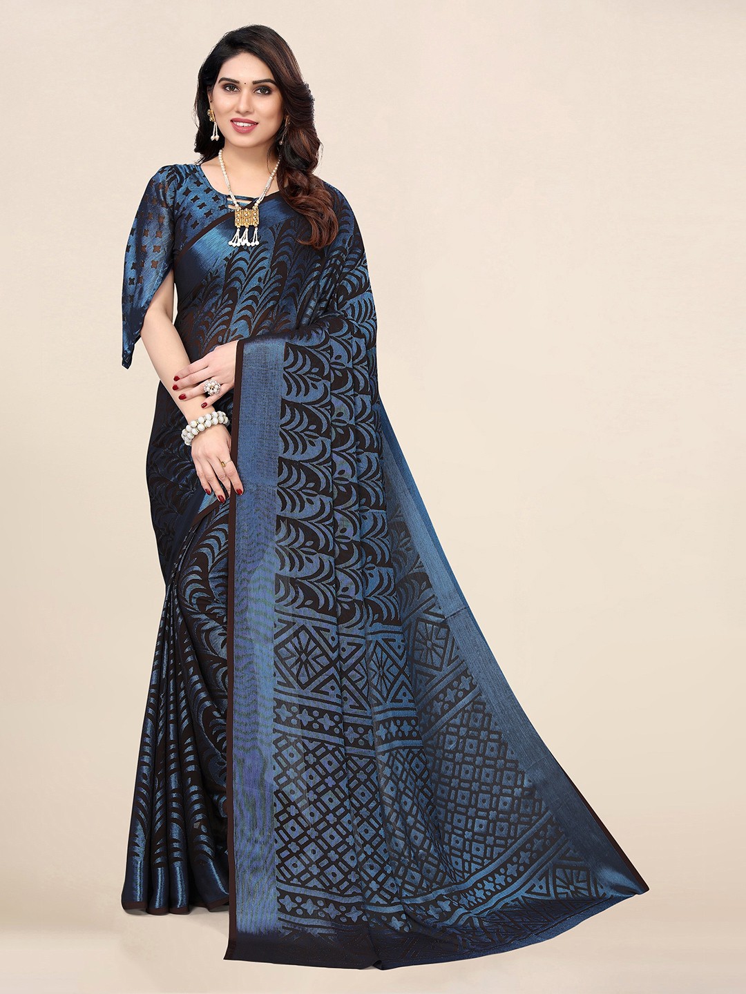 

Winza Designer Floral Printed Chiffon Brasso Saree, Black