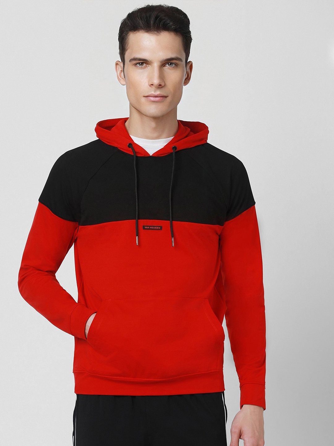 

Van Heusen Flex Colourblocked Hooded Long Sleeves Pullover Sweatshirt, Red