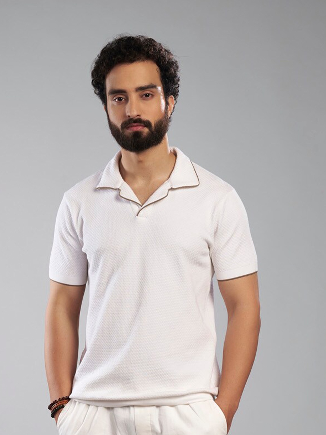 

KINGDOM OF WHITE Self Design Spread Collar Cotton T-shirt