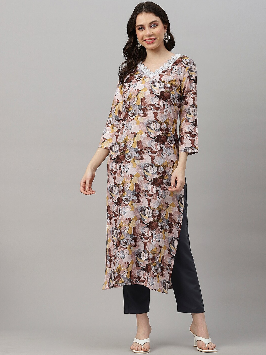 

KALINI Abstract Printed Regular Kurta With Trousers, Magenta