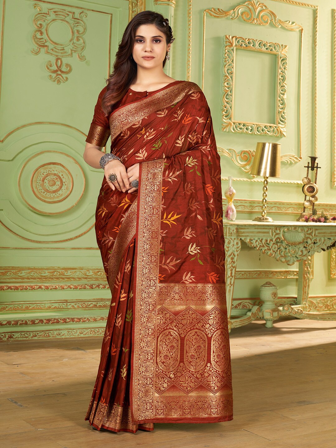 

Kalapushpi Floral Woven Design Zari Banarasi Saree, Maroon