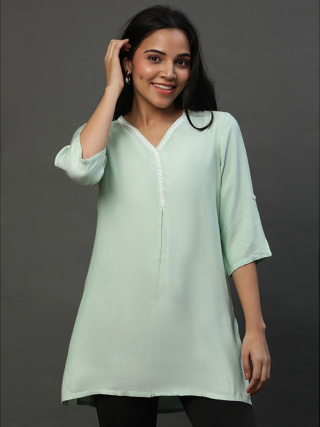 

AURELIA V-Neck Kurti, Green