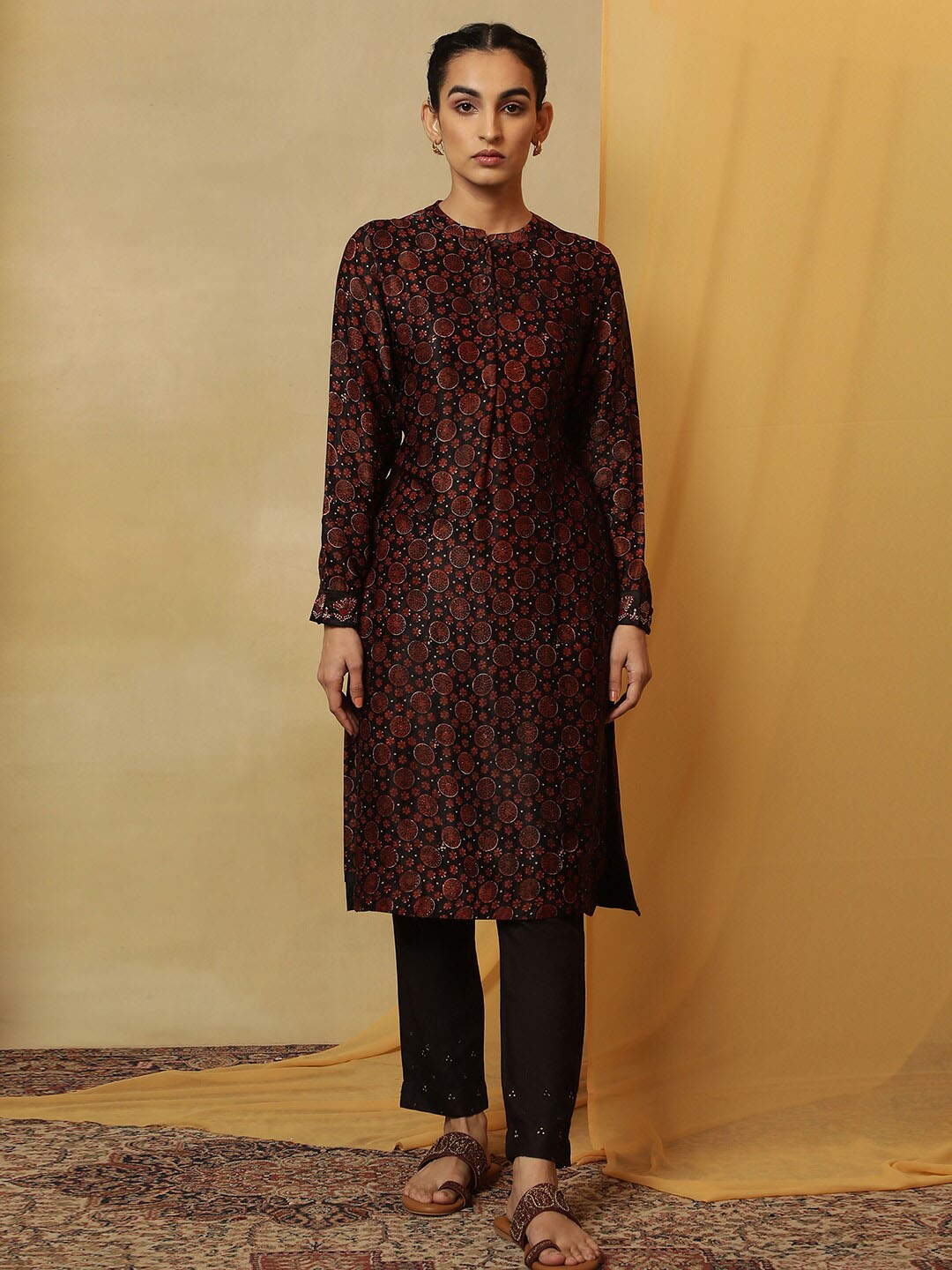 

W Geometric Printed Mandarin Collar Straight Kurta, Brown