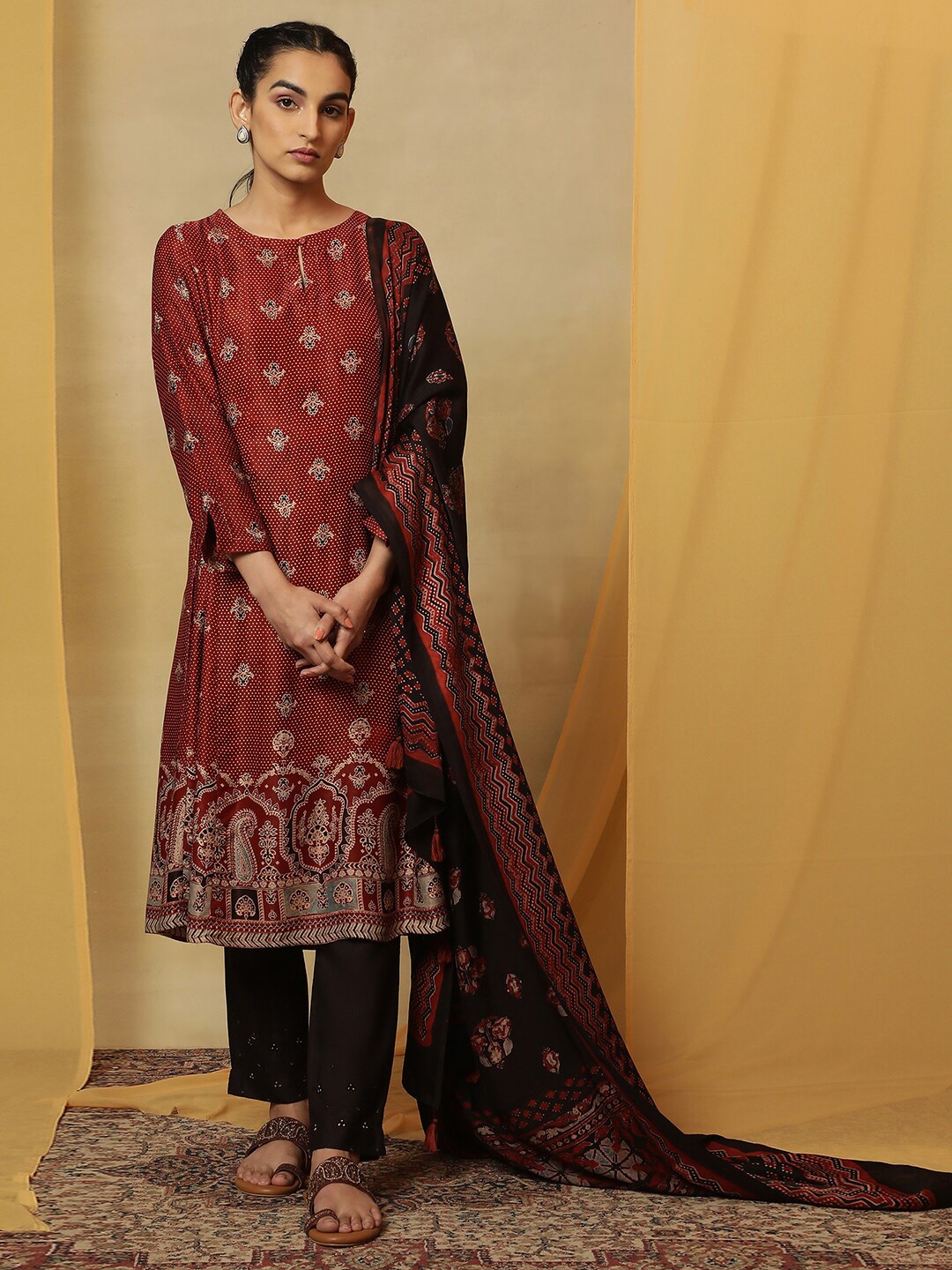 

W Ethnic Motifs Printed Anarkali Kurta, Red